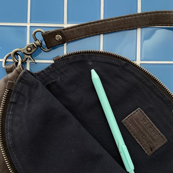 HAKEI Spanish Leather Crossbody Bag - Picture 4 of 8